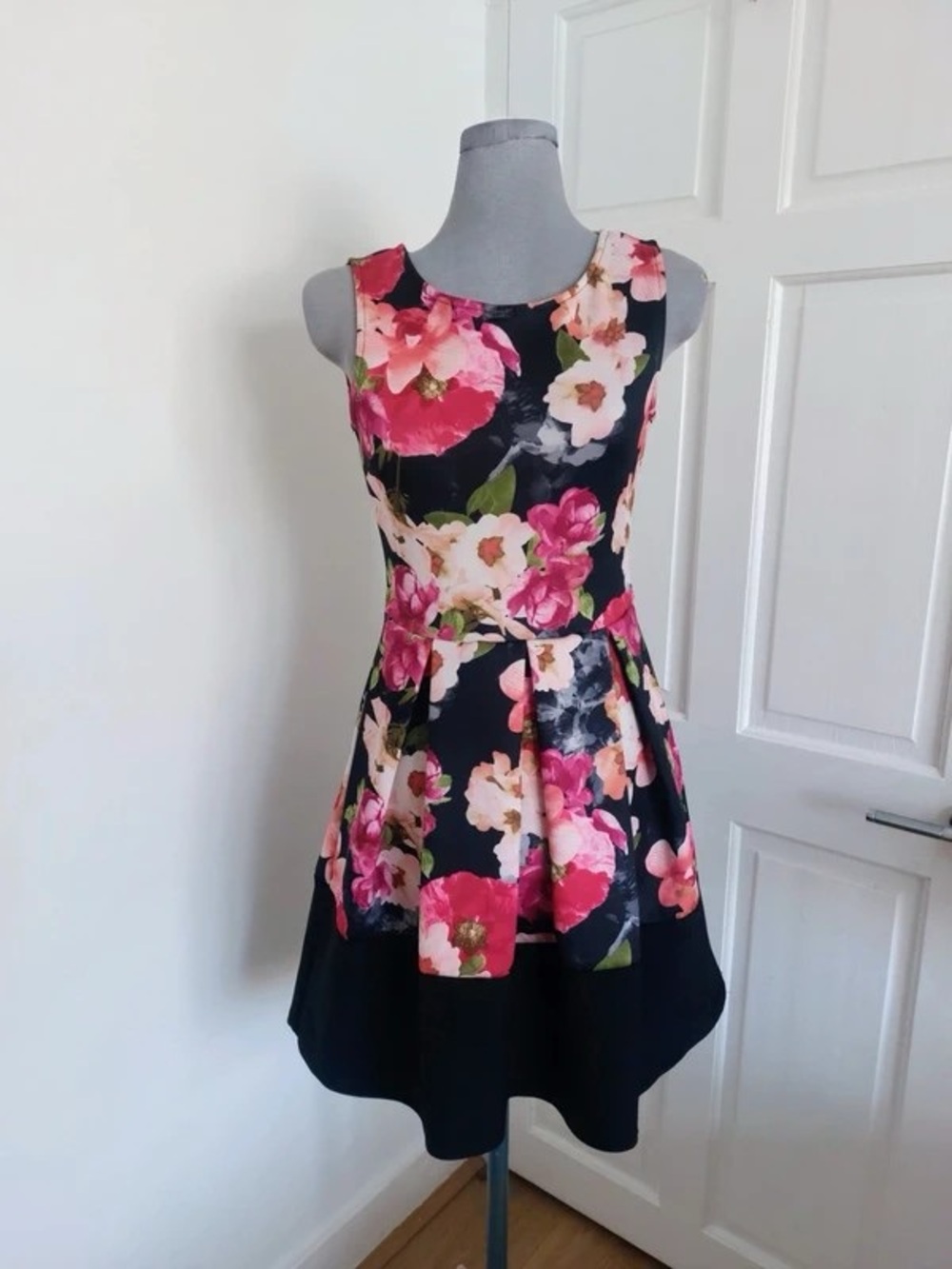 Sleeveless Floral Midi Dress in Black and Pink
